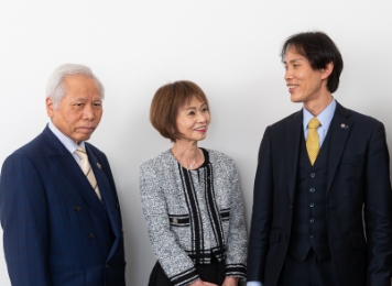 代表あいさつ・役員紹介
